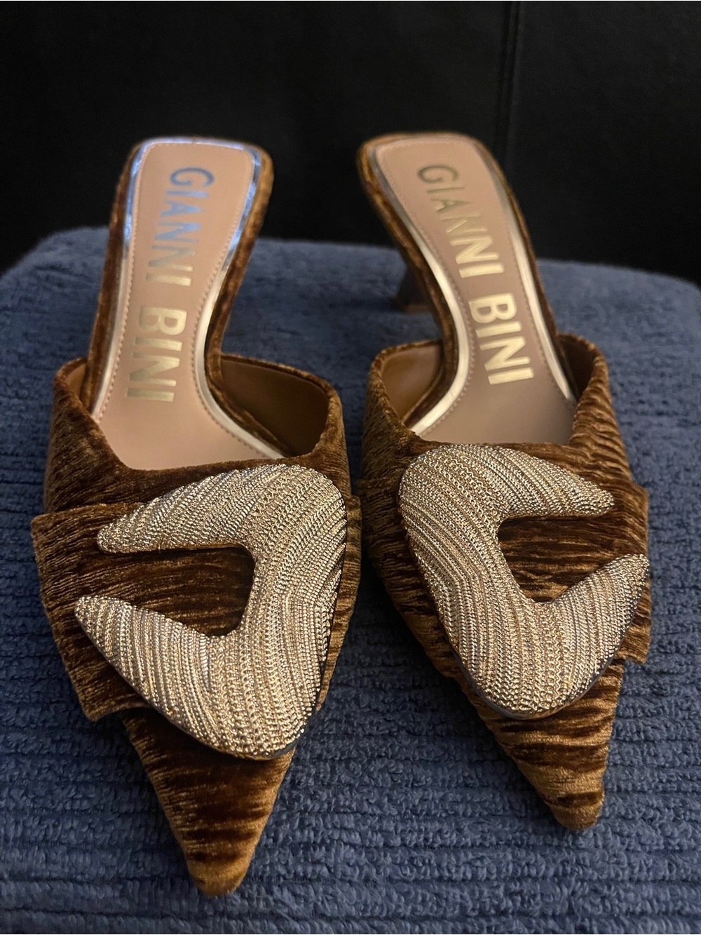 Gianni Bini Women’s Wendella Ruched Velvet Buckle Ornamnt Dress Mule Sz 7.5 NWOB